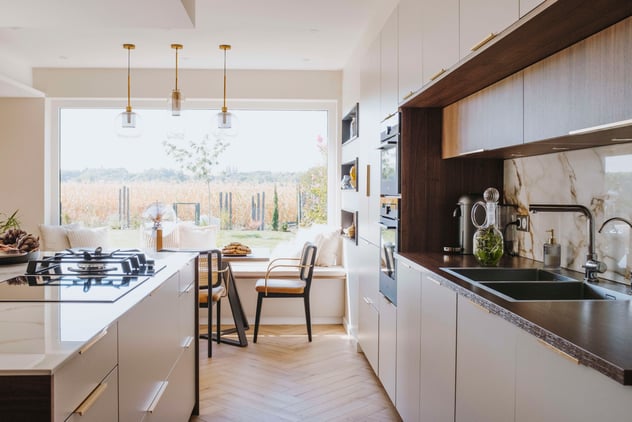 cuisine-ilot-blanc-bois-design-perene