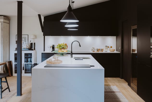 vue-globale-cuisine-noir-mat