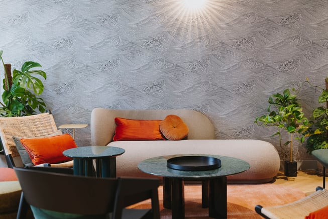 paier-peint-effet-vague-salon-contemporain-perene paier-peint-effet-vague-salon-contemporain-perene