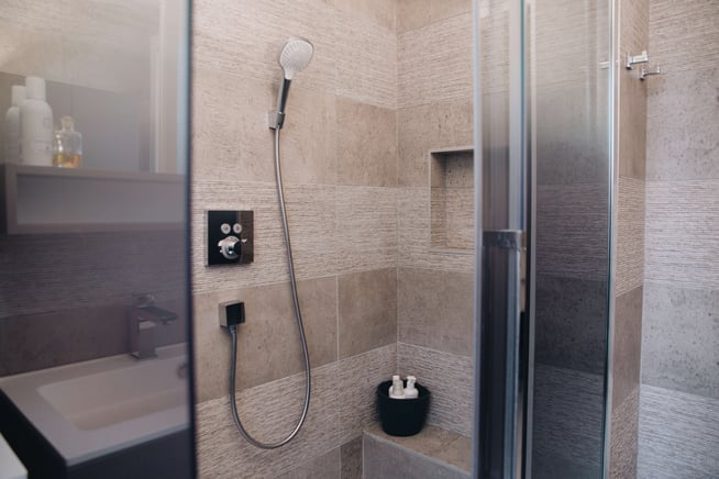 Salle-de-douche-Perene