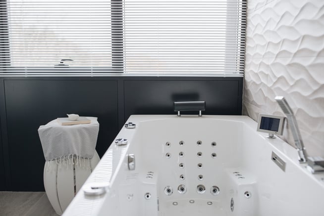 baignoire-salle-de-bain-symétrie