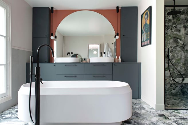 salle-de-bain-design-coloree-perene