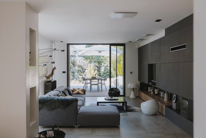 projet-renvation-salon-contemprain-dans-maison-architecte-perene