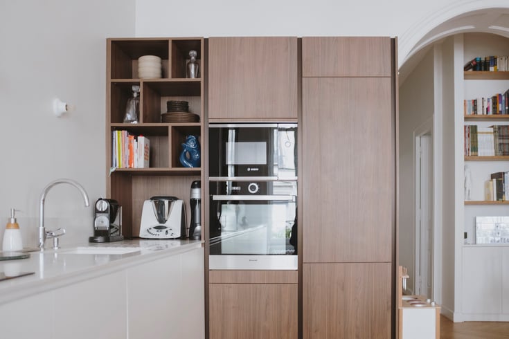 electromenager-encastres-dans-meuble-en-bois-perene