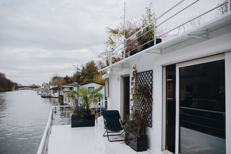 Cuisine-sur-l'eau-exterieur-Perene