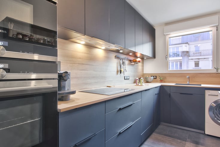 perene_boulogne_Une%20cuisine%20noire%20moderne%20et%20design_92214_04 perene_boulogne_Une%20cuisine%20noire%20moderne%20et%20design_92214_04