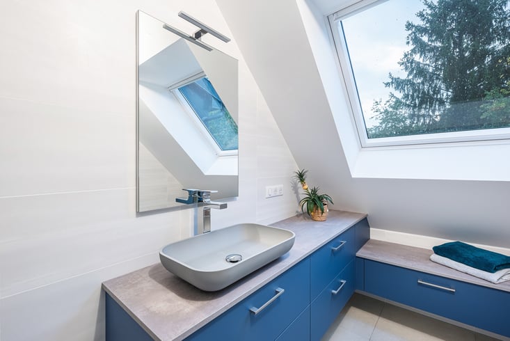 Salle-de-bains%20bleu%20et%20b%C3%A9ton%20%282%29