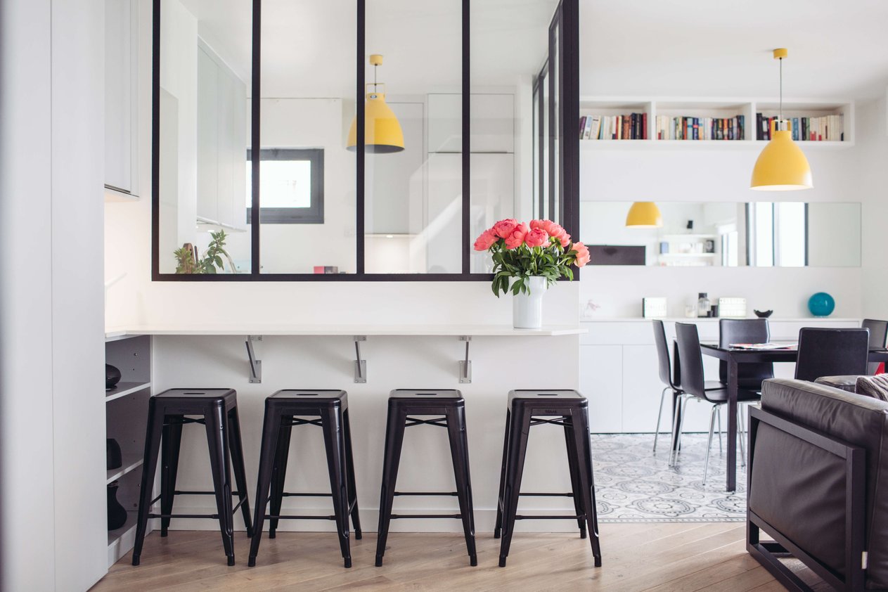 cuisine-lumineuse-ouverte-sur-salon-perene