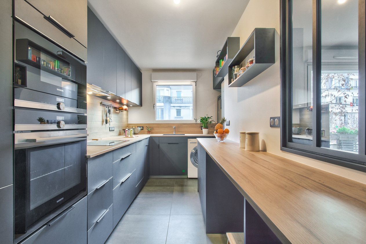 perene_boulogne_Une%20cuisine%20noire%20moderne%20et%20design_92214_03 perene_boulogne_Une%20cuisine%20noire%20moderne%20et%20design_92214_03
