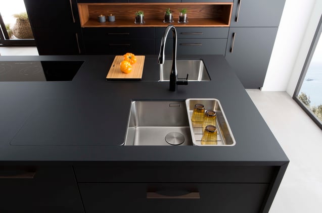 plan-de-travail-fenix-noir-cuisine-perene