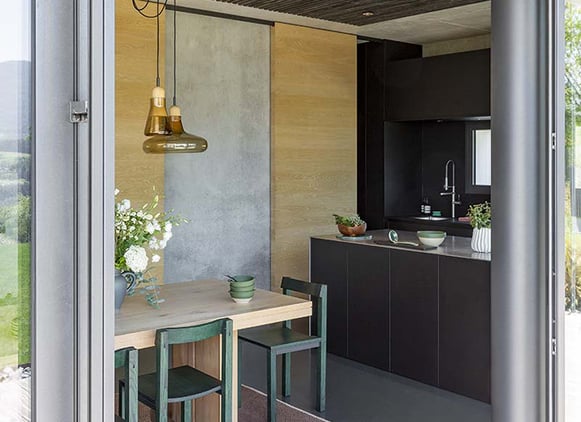 Cuisine-ilot-ouverte-noir-mat-et-inox-perene Cuisine-ilot-ouverte-noir-mat-et-inox-perene