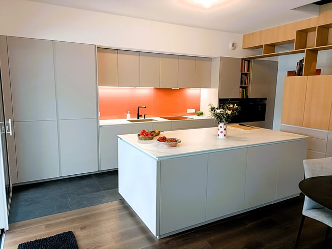2 Bibliothèque avec vue cuisine 2