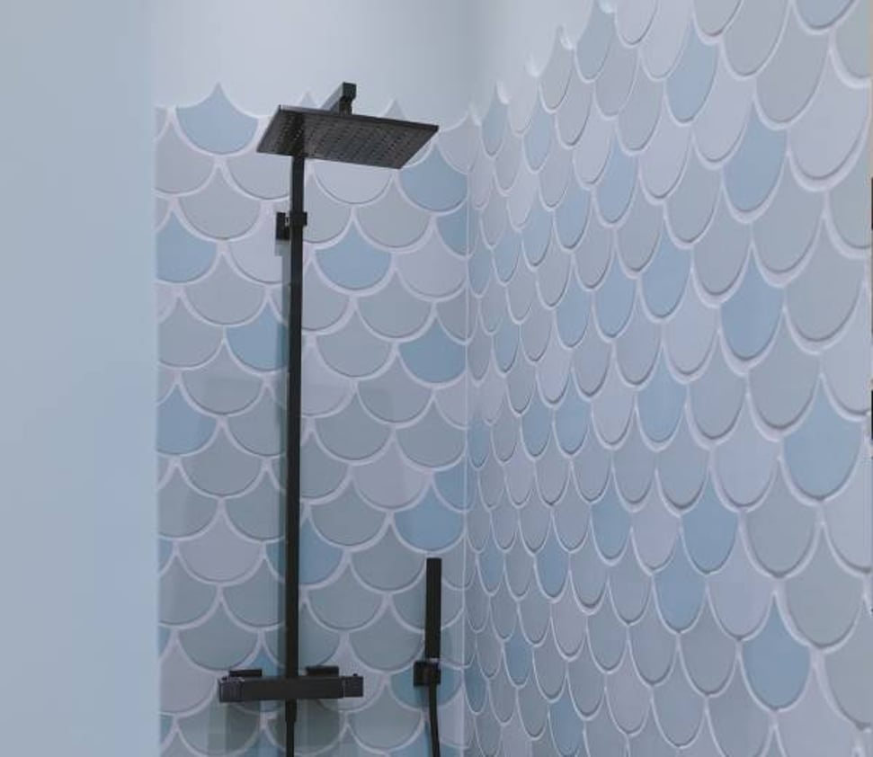 douche-carrelage-ecaille-poisson-perene