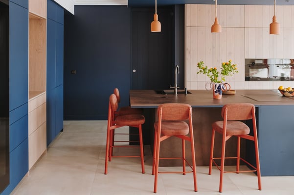 Cuisine-table-integree-plan-de-travail-bois-perene Cuisine-table-integree-plan-de-travail-bois-perene