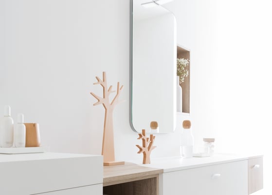 coiffeuse dans salle de bain 