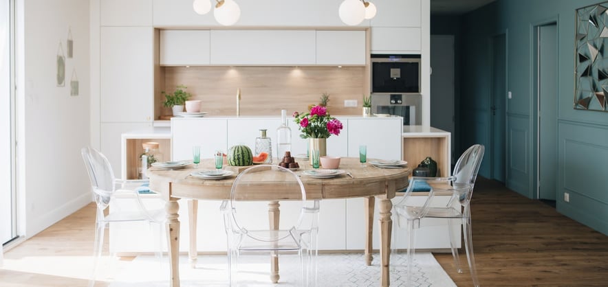 Perene cuisine contemporaine blanche bois lumineuse