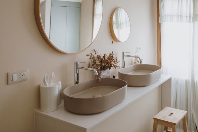 Double vasque de salle de bain taupe
