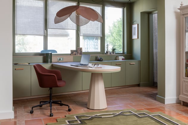 Bureau vert sauge et rose vue d'ensemble 