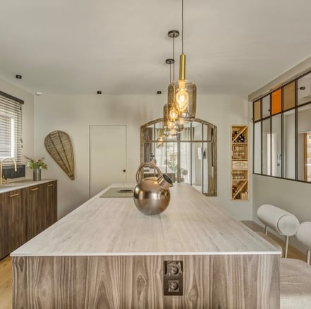 Ambiance chic pour cette cuisine sur mesure en bois