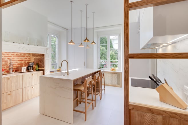 Cuisine blanche et bois lumineuse