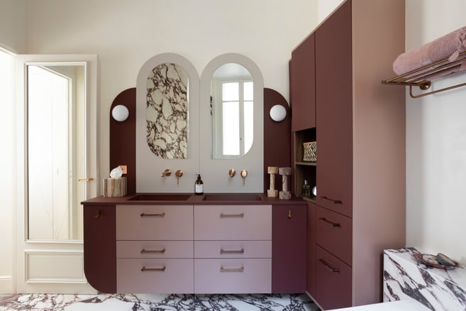 Salle de bains art deco meuble double vasque bordeaux rose