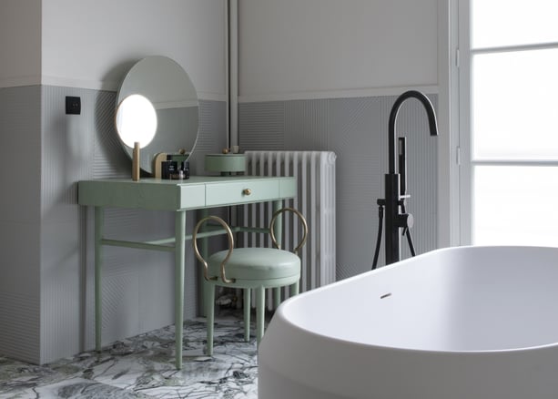 coiffeuse verte dans salle de bain Perene