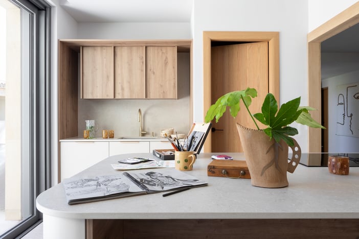 Cuisine-ilot-plan-de-travail-decoration-bois-blanc