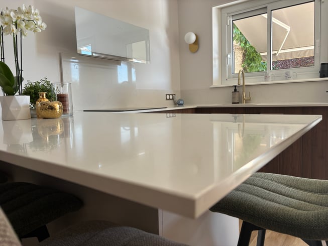 quartz persan white