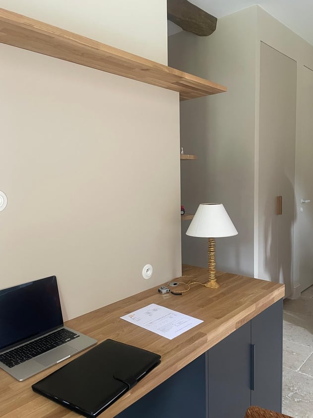 bureau vers tete de lit