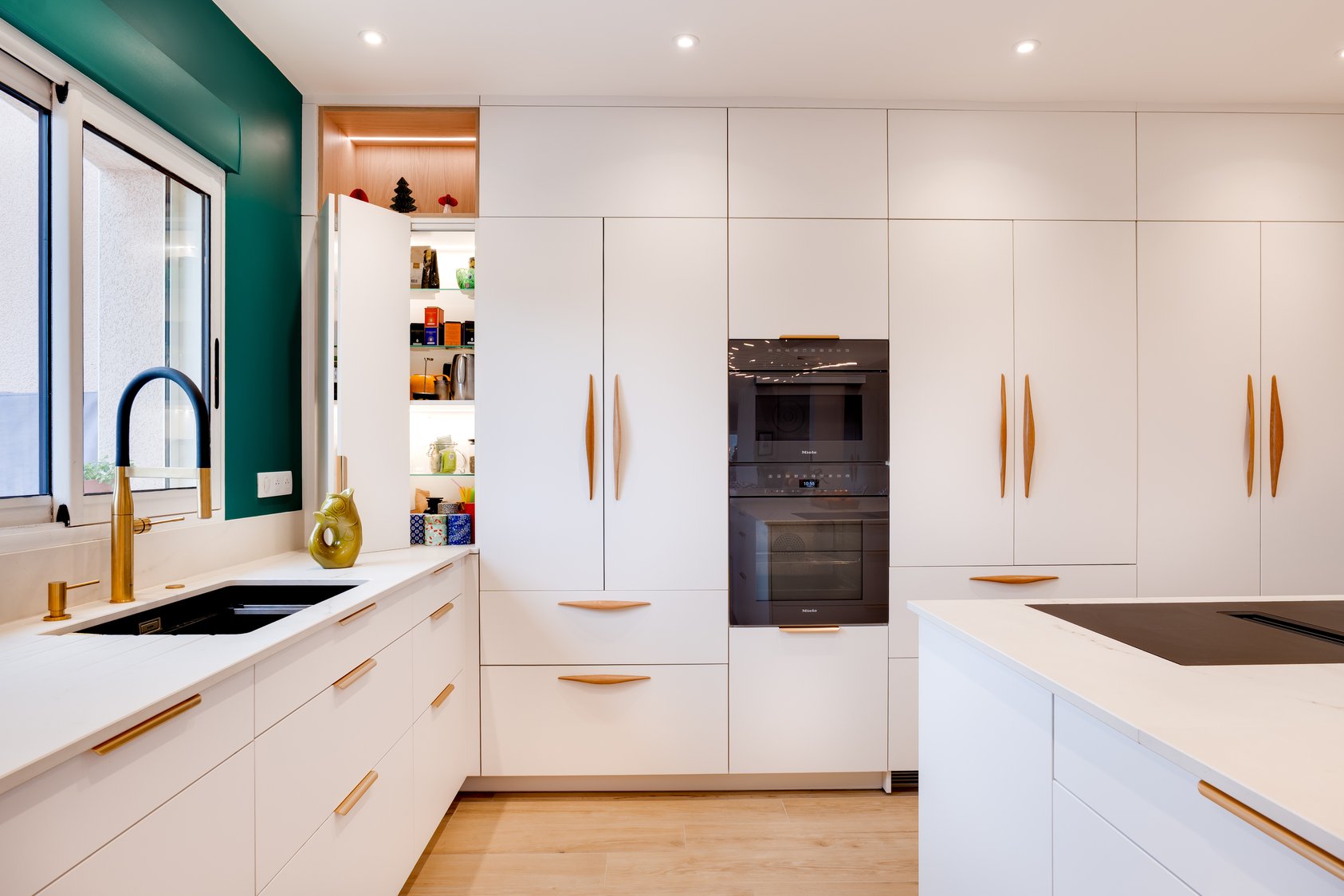 Grande cuisine blanche lumineuse Perene