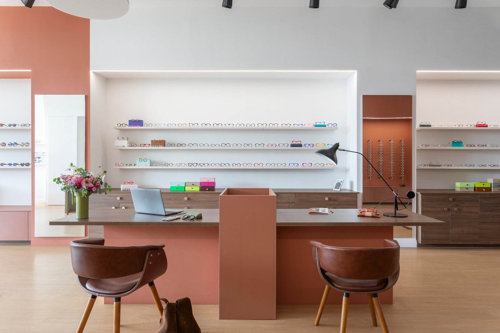 cabinet opticien orange moderne design