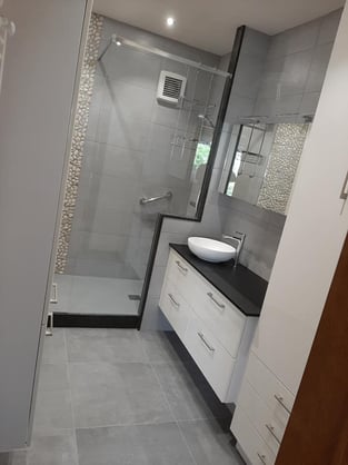 Salle%20de%20bains%20laqu%C3%A9%20blanc