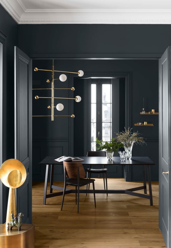 salle-a-manger-finition-noir-appartement-perene