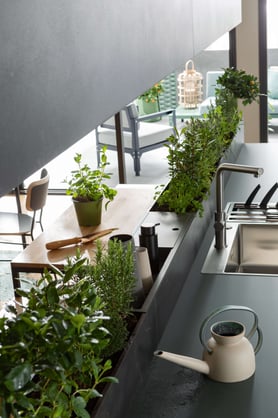 cuisine-ilot-central-jardiniere-perene
