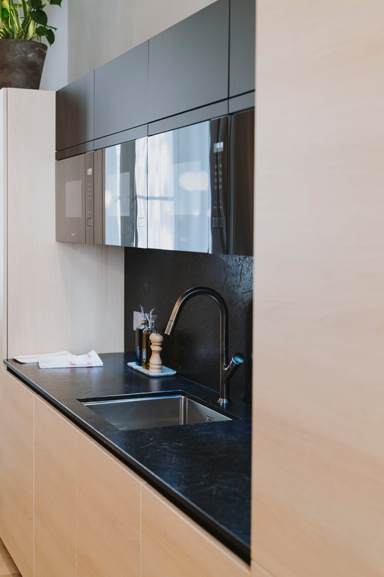 plan-de-travail-granit-black-ice-satine-cuisine-perene plan-de-travail-granit-black-ice-satine-cuisine-perene