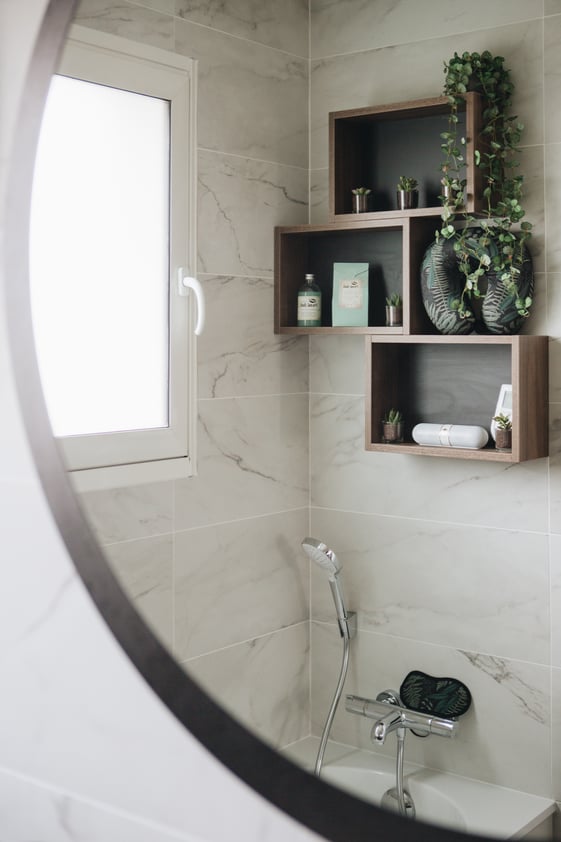 salle-de-bains-design-perene-luxe-moderne-niche-bois_0