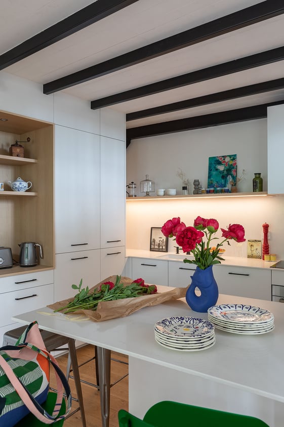 agencement-cuisine-ilot-lumineuse-perene