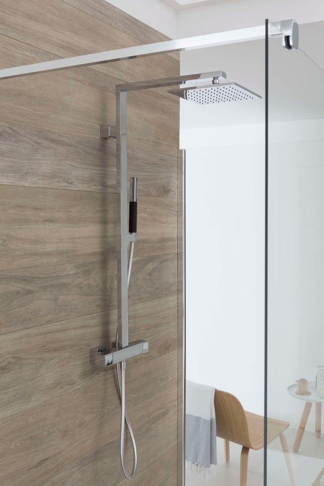 douche-finition-bois-et-verre-perene douche-finition-bois-et-verre-perene