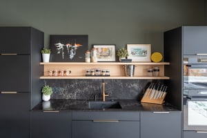 Cuisine-noire-bois-vert Cuisine-noire-bois-vert