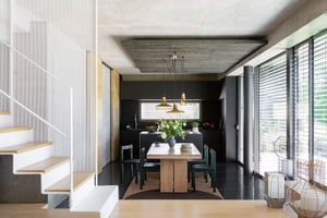 Cuisine-noire-plan-de-travail-bois-aspet-pierre-Perene Cuisine-noire-plan-de-travail-bois-aspet-pierre-Perene