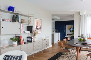 cuisine-design-bleu-ouverte-sur-le-salon cuisine-design-bleu-ouverte-sur-le-salon