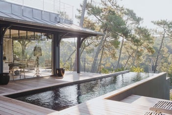 maison-lumineuse-avec-piscine-réduite maison-lumineuse-avec-piscine-réduite
