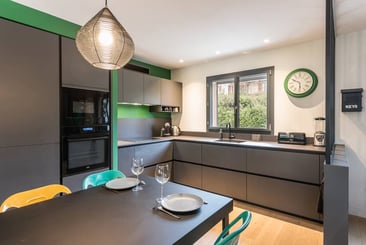 cuisine-moderne-perene-agencement-lyon-vert-carbone-f%C3%A9nix