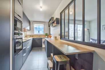 perene_boulogne_Une%20cuisine%20noire%20moderne%20et%20design_92214_02