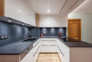 Cuisine%20blanc%20et%20bois%203%20plan%20noir%20chevrons%20noirs Cuisine%20blanc%20et%20bois%203%20plan%20noir%20chevrons%20noirs