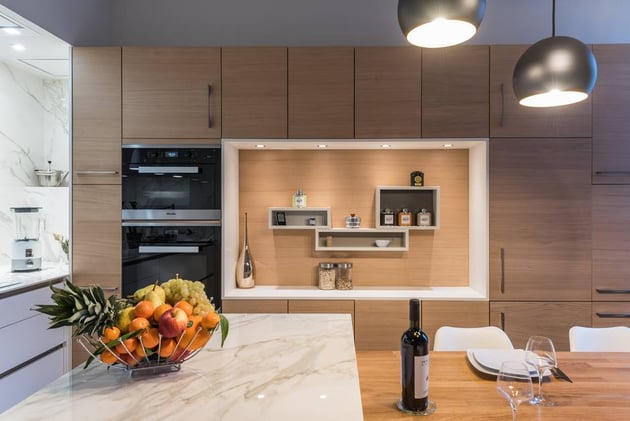 perene-lyon-croix-rousse-agencement-cuisine-marbre-bois-mur-armoires perene-lyon-croix-rousse-agencement-cuisine-marbre-bois-mur-armoires