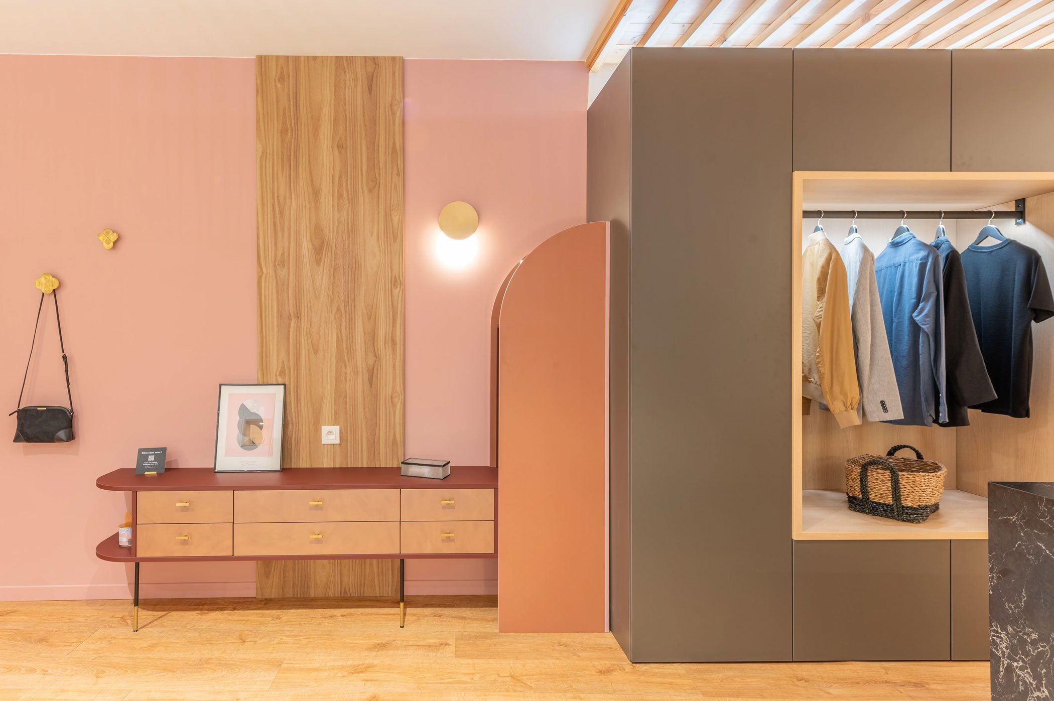 Boutique-Perene-Tassin-La-Demi-Lune-agencement