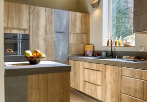 Cuisine-bois-chalet-gris-pierre-Perene Cuisine-bois-chalet-gris-pierre-Perene