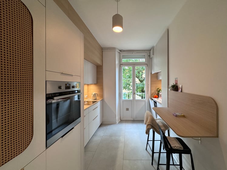 cuisine-blanche-bois-cannage-sur-mesure-perene-belfort-4 cuisine-blanche-bois-cannage-sur-mesure-perene-belfort-4