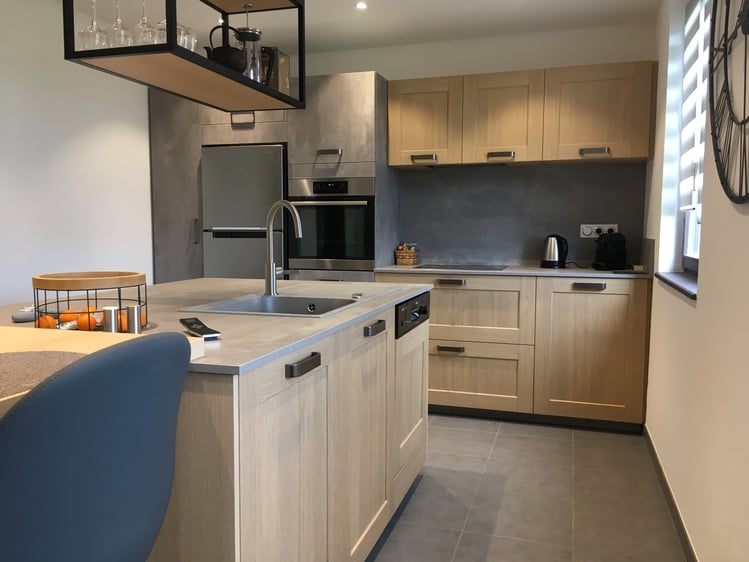 Cuisine%20cadre%20bois%2C%20b%C3%A9ton%2C%20niche%20m%C3%A9tal%203